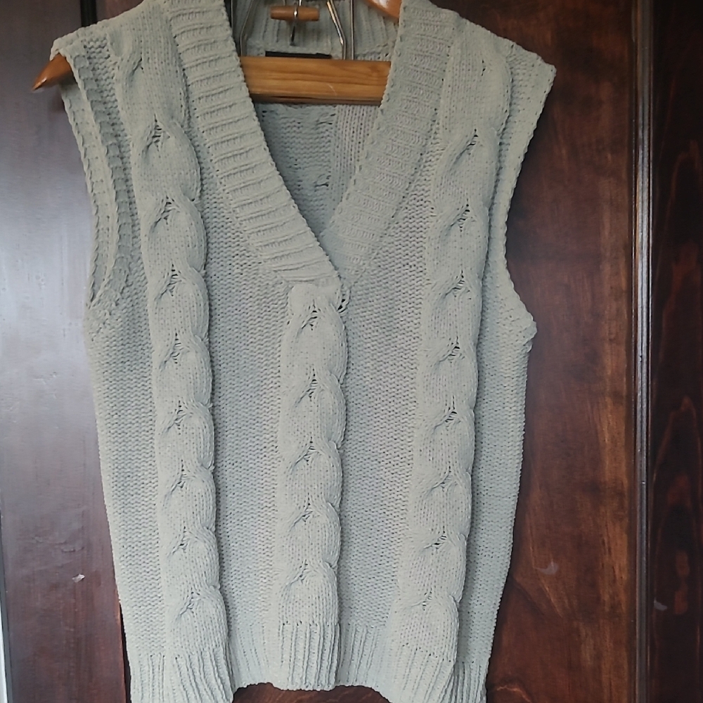 moon & madison Light Sage Cable Knit Vest